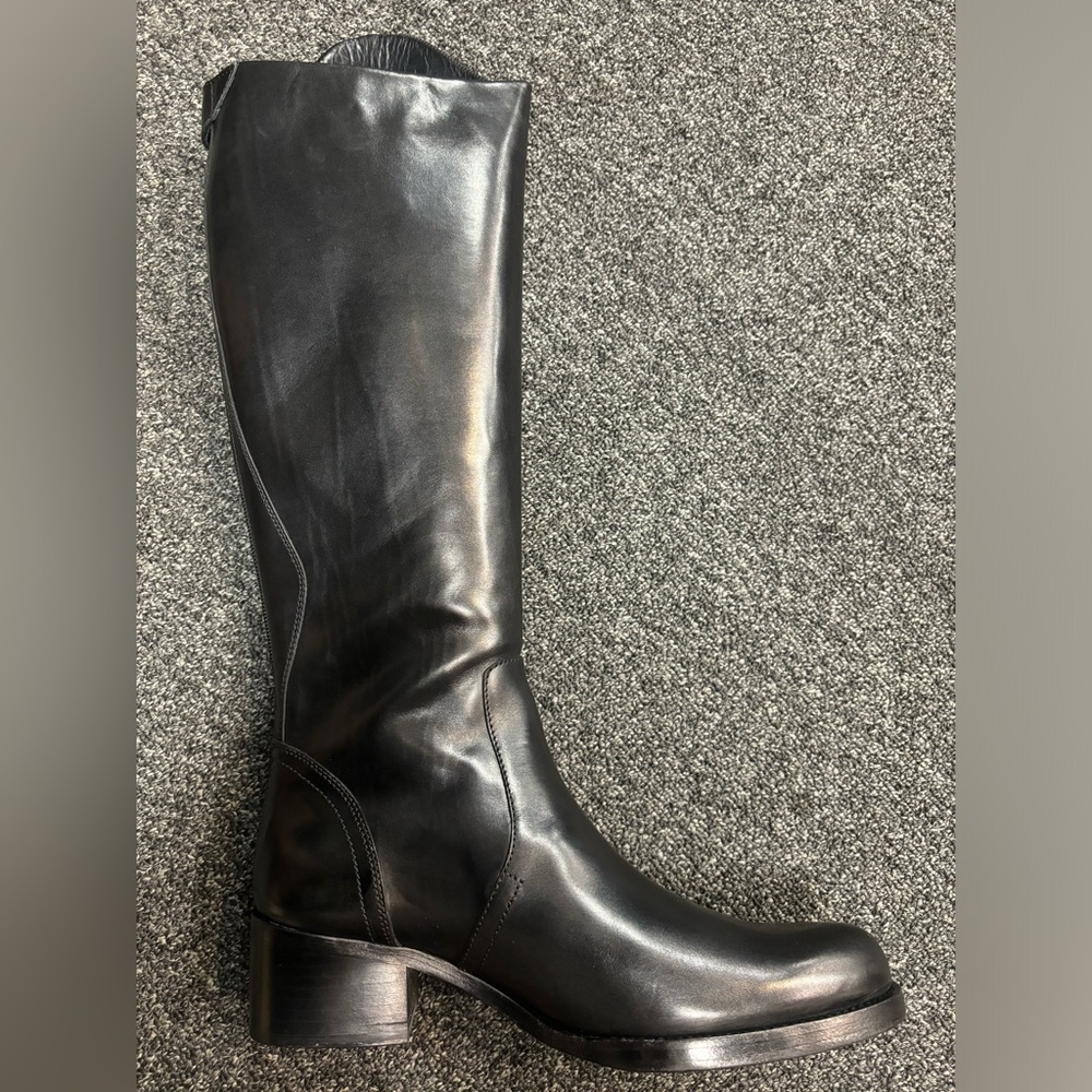 Jil Sander Leather Knee-High Riding Boots - Black